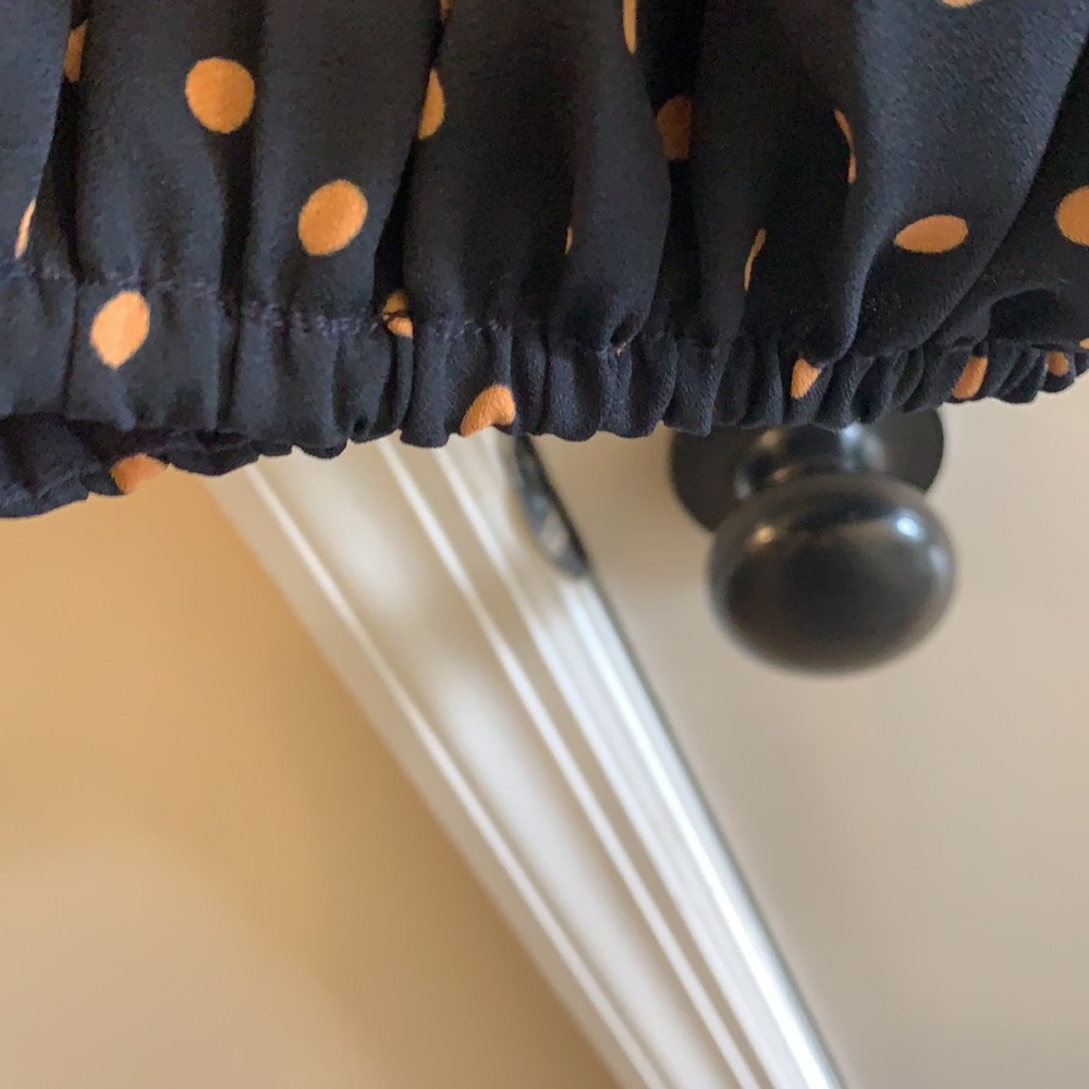 Banana Republic NWT polka dot v neck blouse - Picture 5 of 12